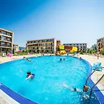 公寓 水上乐园堡公寓式酒店 *